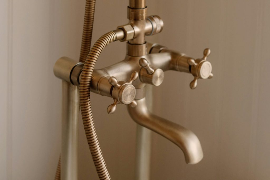 Robinet de baignoire en laiton antique avec douchette à main